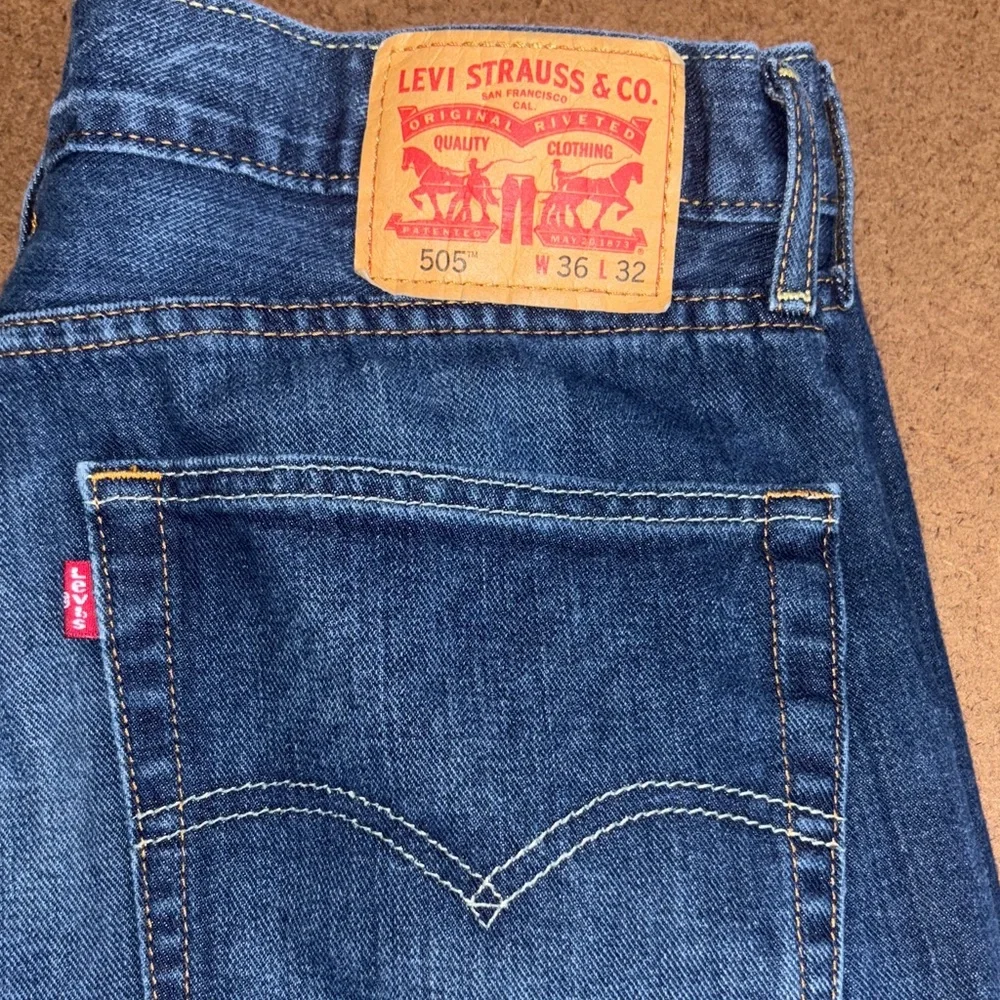 Levi's 505 Straight Jeans in Dark Blue with Tan Patch - Picture 2 of 12
